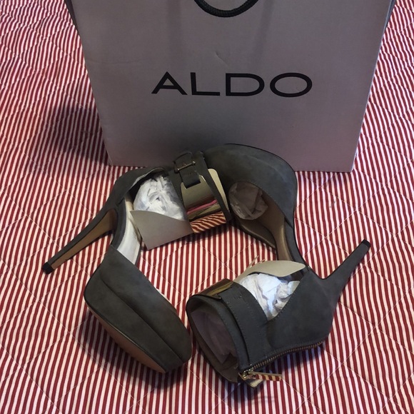 Gray size 8.5 US platform sude dress heel with gold detail on the ankle strap - Picture 3 of 6